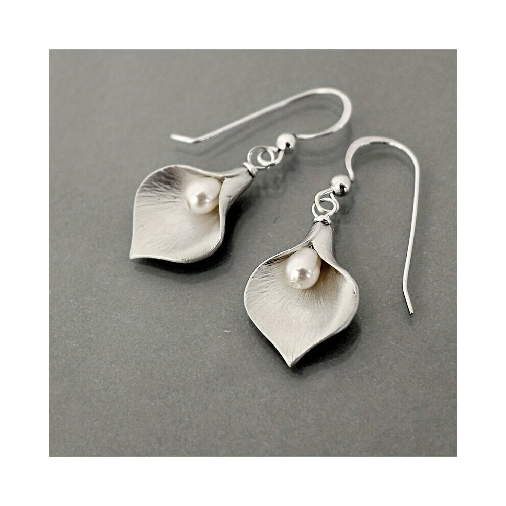 2pcs pair Mens Fashionable Flower & Faux Pearl Earrings For Women - Image 4