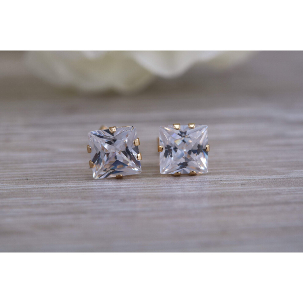 9ct Gold 6 mm Square Basket set Diamond Look Stud Earrings - Image 6