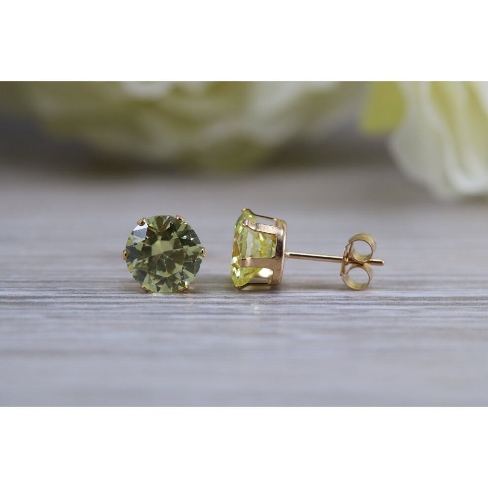 9ct Yellow Gold 7mm Round Peridot Basket Set Stud Earrings - Image 3