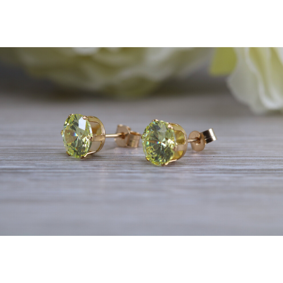 9ct Yellow Gold 7mm Round Peridot Basket Set Stud Earrings - Image 5