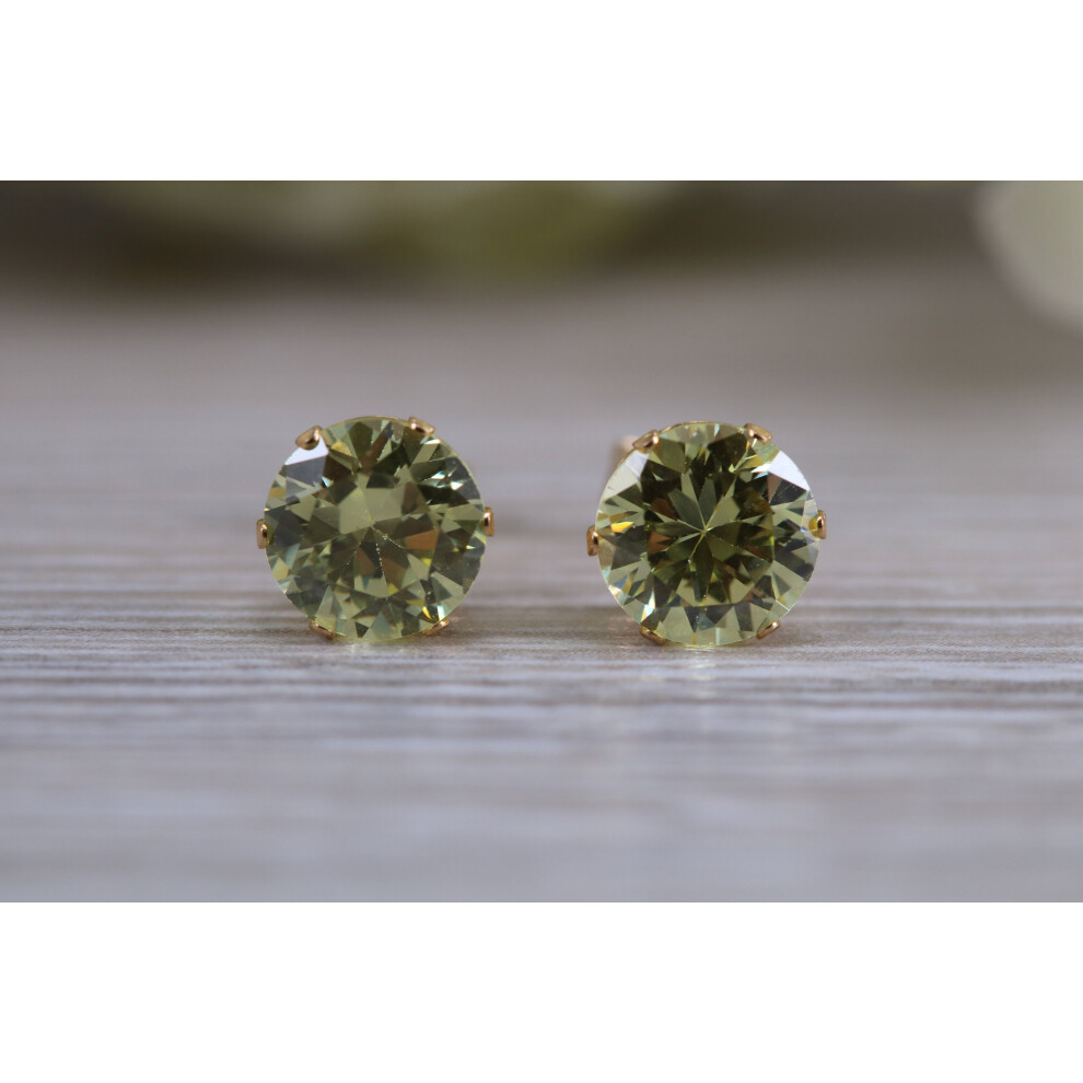 9ct Yellow Gold 7mm Round Peridot Basket Set Stud Earrings - Image 6