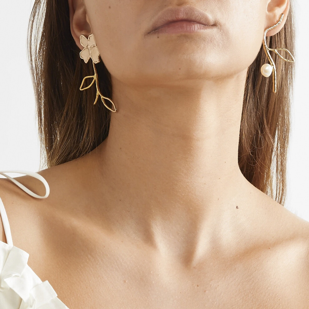 Asymmetric Bold Flower Pearl Earrings Unique Alloy Design For Women - Image 4