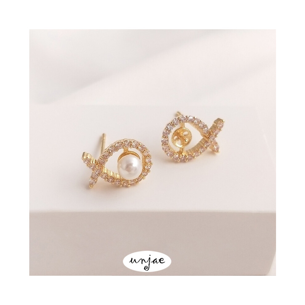 Color-preserving 14K gold-coated inlaid zirconium small fish-shaped half-hole bead earrings 925 silver needle diy pearl earrings