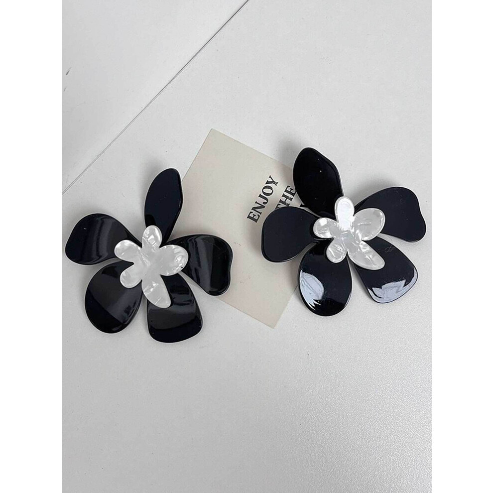 Exaggerated oversized acrylic large flower stud earrings - Image 4