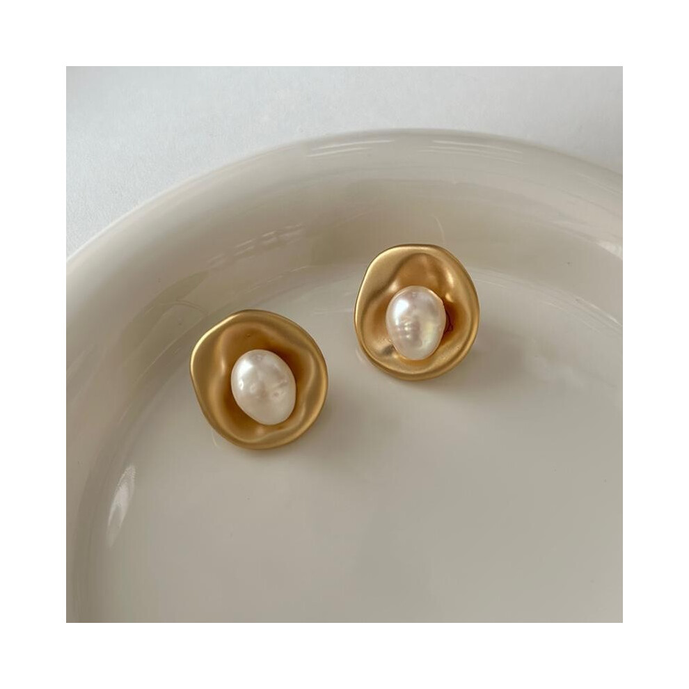 (StyleL) Unique Round Pearl Earrings Perfect For The Spring And Season Beyond
